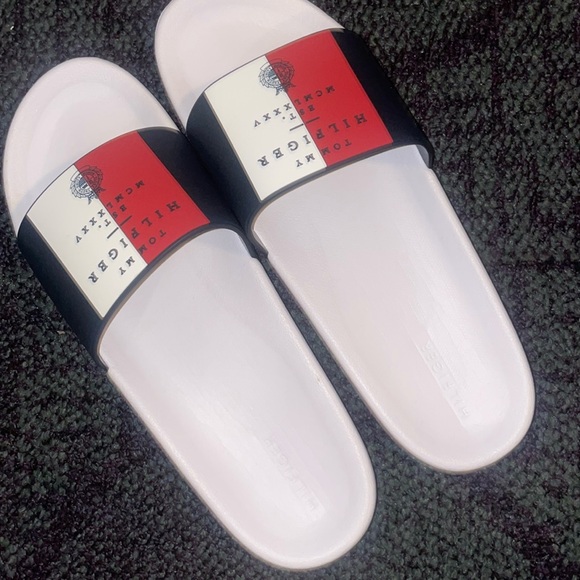 Brand new with out tag Tommy Hilfiger men’s slides sz 13 - Picture 3 of 4